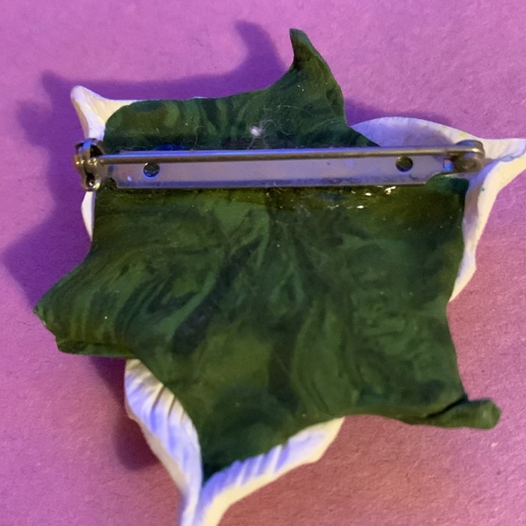 Trillium Brooch* - Picture 5 of 5